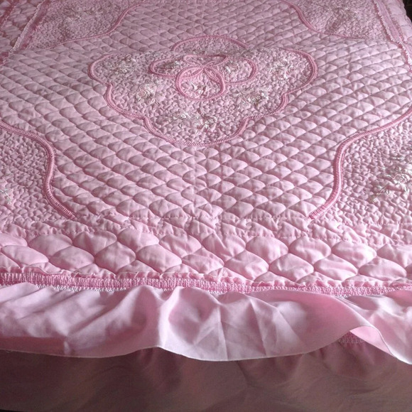 Vintage Bedspread Twin Size Pink Quilted Bedding - Picture 1 of 7